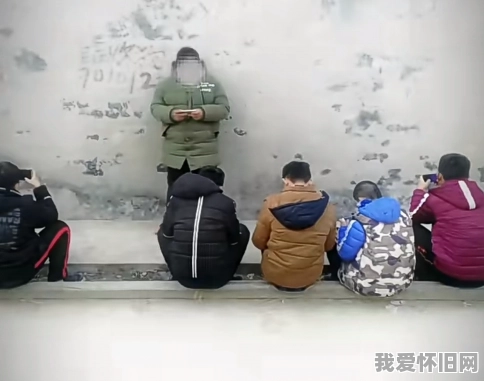 只见满街低头族，不见当年墙角蹭网人  第2张