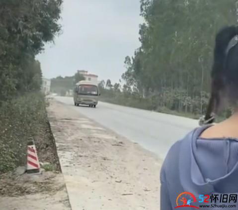 当你坐上这辆班车的时候,说明你离家不远了 第2张