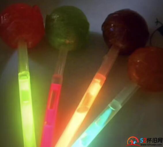 这款棒棒糖你小时候一定买过,荧光棒棒糖 第1张