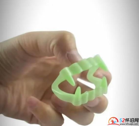 还记得小时候五毛钱一袋的荧光绿牙套吗？  第2张