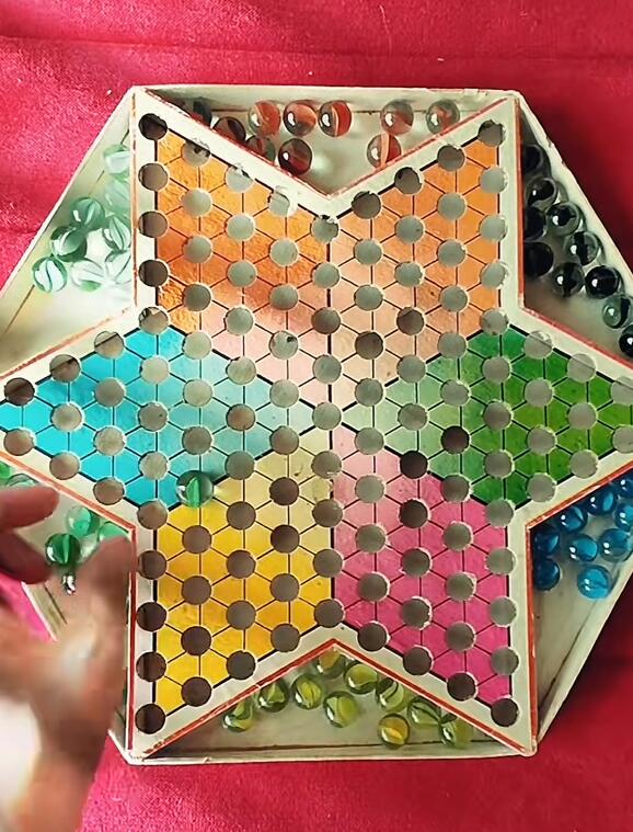7080后的经典玩具 跳棋 第1张