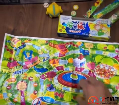 伢牙乐牙膏:水果味诱惑与飞行棋赠品,勾起90后集体的刷牙回忆杀 第2张