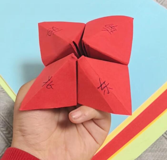 折一纸东南西北，藏起整个童年  第1张