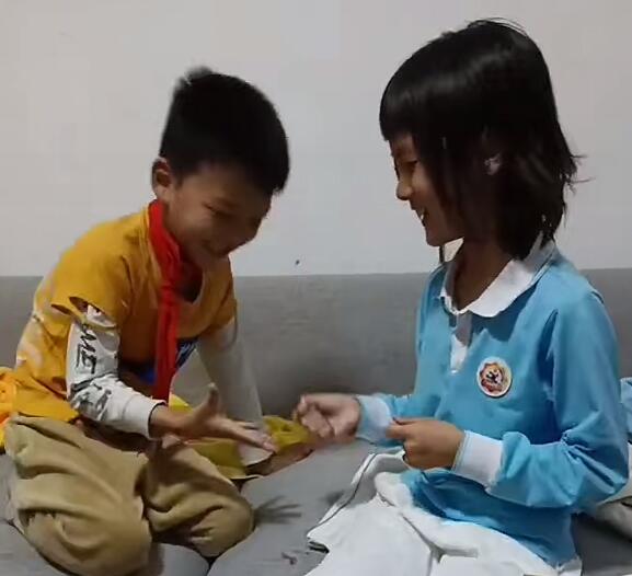 童年游戏：咕噜咕噜锤看谁最倒霉口诀  第1张