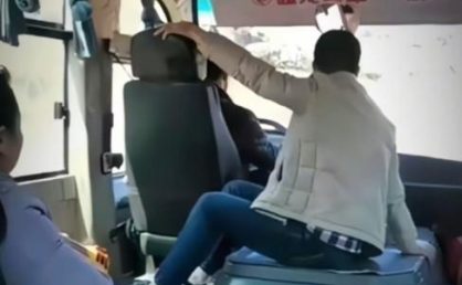 当你坐上这辆班车的时候,说明你离家不远了
