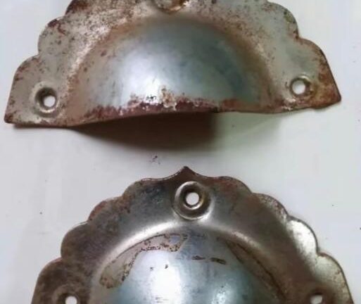 老式家具抽屉的金属拉手，你还记得吗？